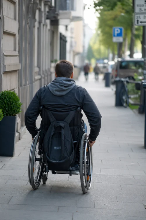 Rollstuhl als Mobilitätshilfe im Alltag